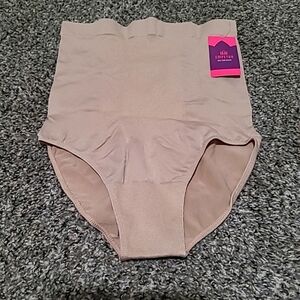EMPETUA Shaper Panty size M/L by Shapermint New With Tags Skintone
